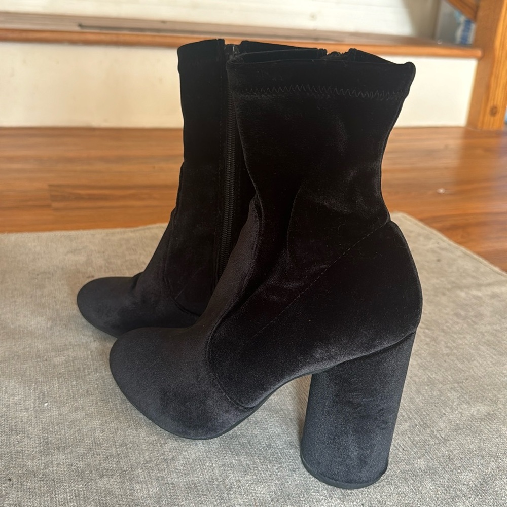 Steve Madden Garrick Velvet Booties